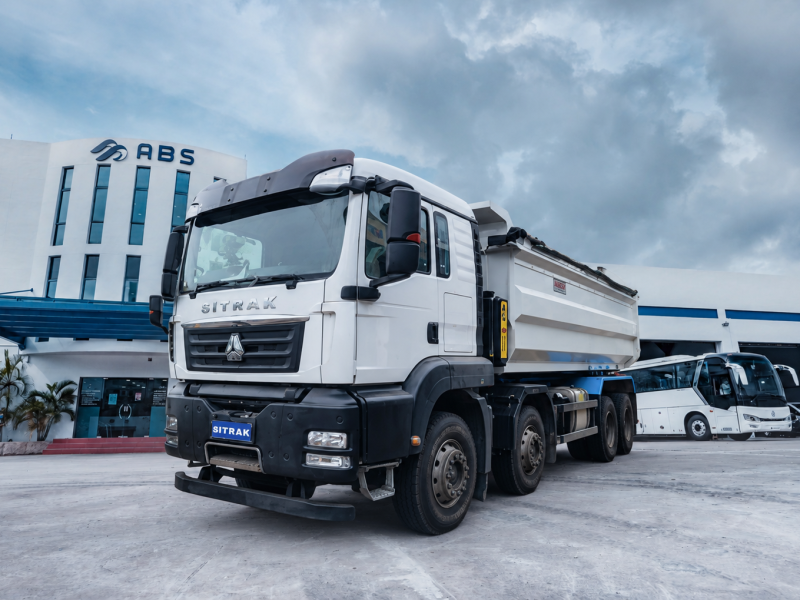 SINOTRUK TIPPER TRUCK 8X4 50 Ton