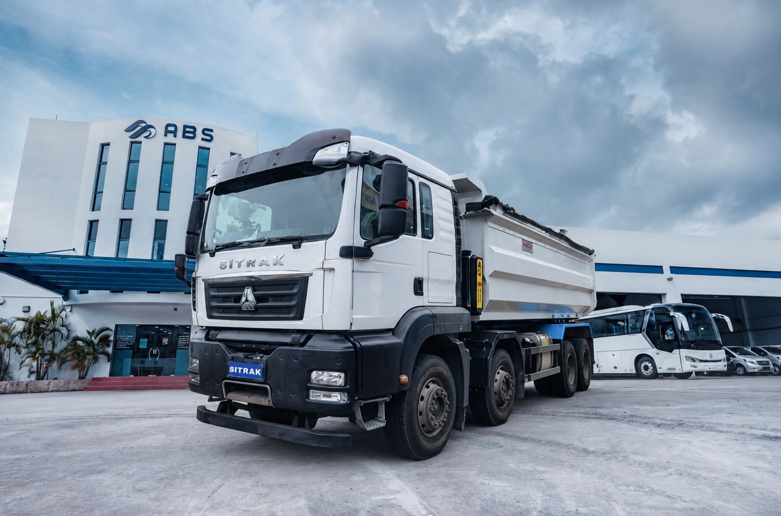 TIPPER TRUCK 8X4 50 Ton