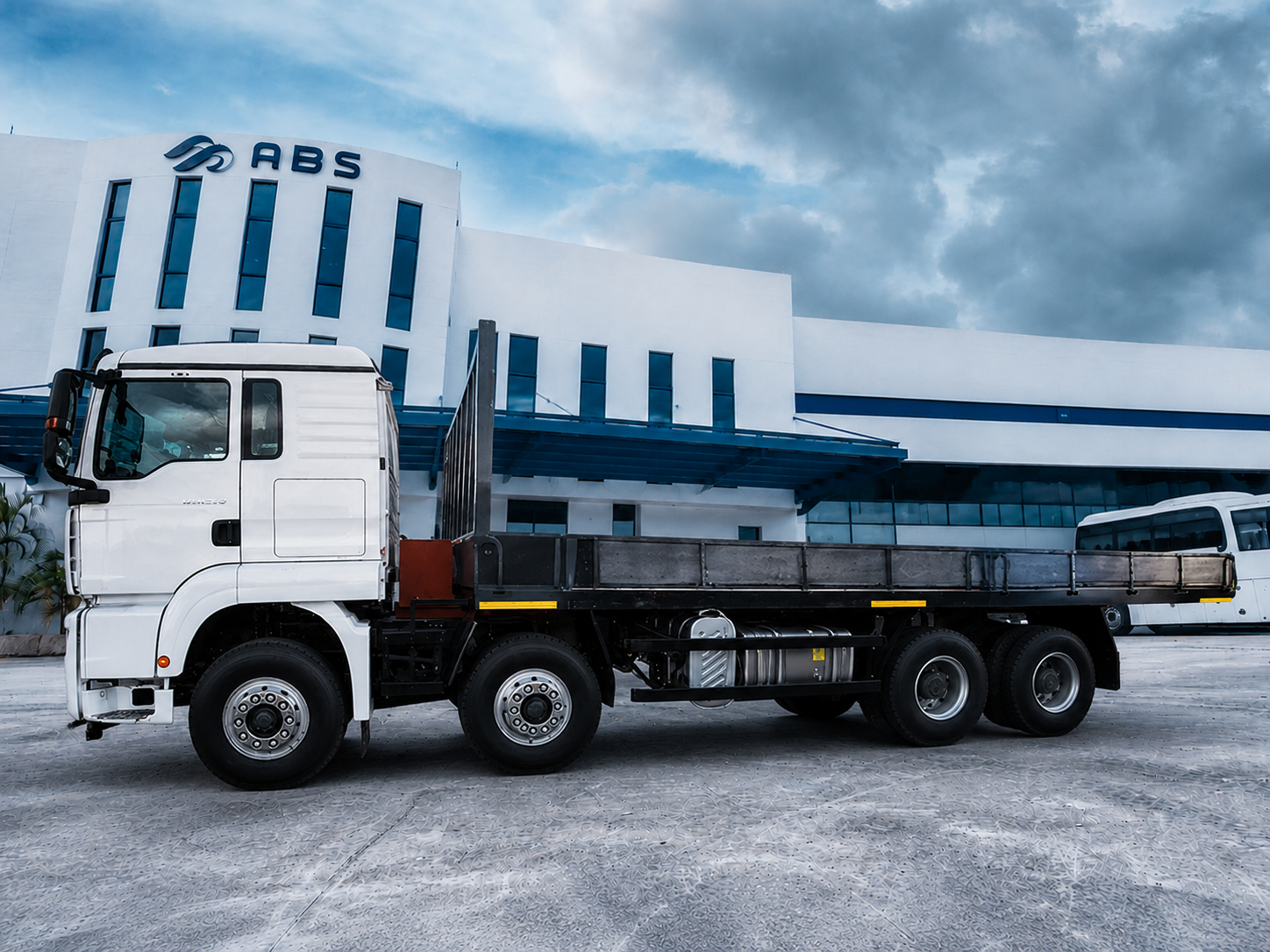 CRANE TRUCK 8X4 34 Ton