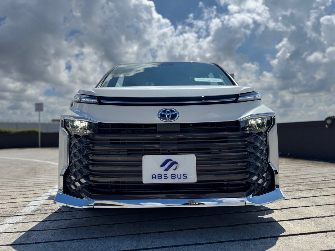 TOYOTA VOXY HYBRID SZ 7SEAT 4