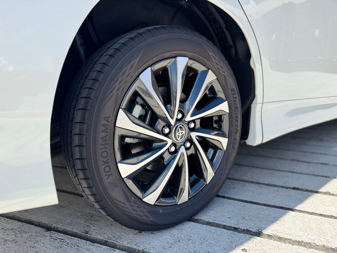 TOYOTA VOXY HYBRID SZ 7SEAT 6