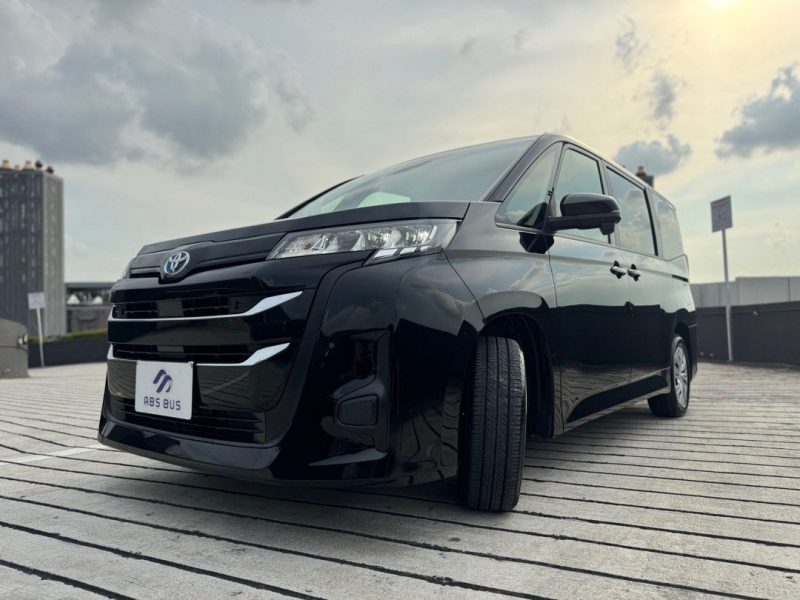 Toyota Noah Hybrid 1.8X CVT